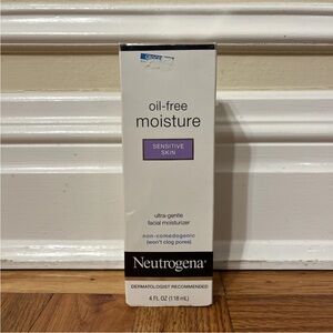 Neutrogena Moisture Oil Free Facial Moisturizer for Sensitive Skin 4 oz